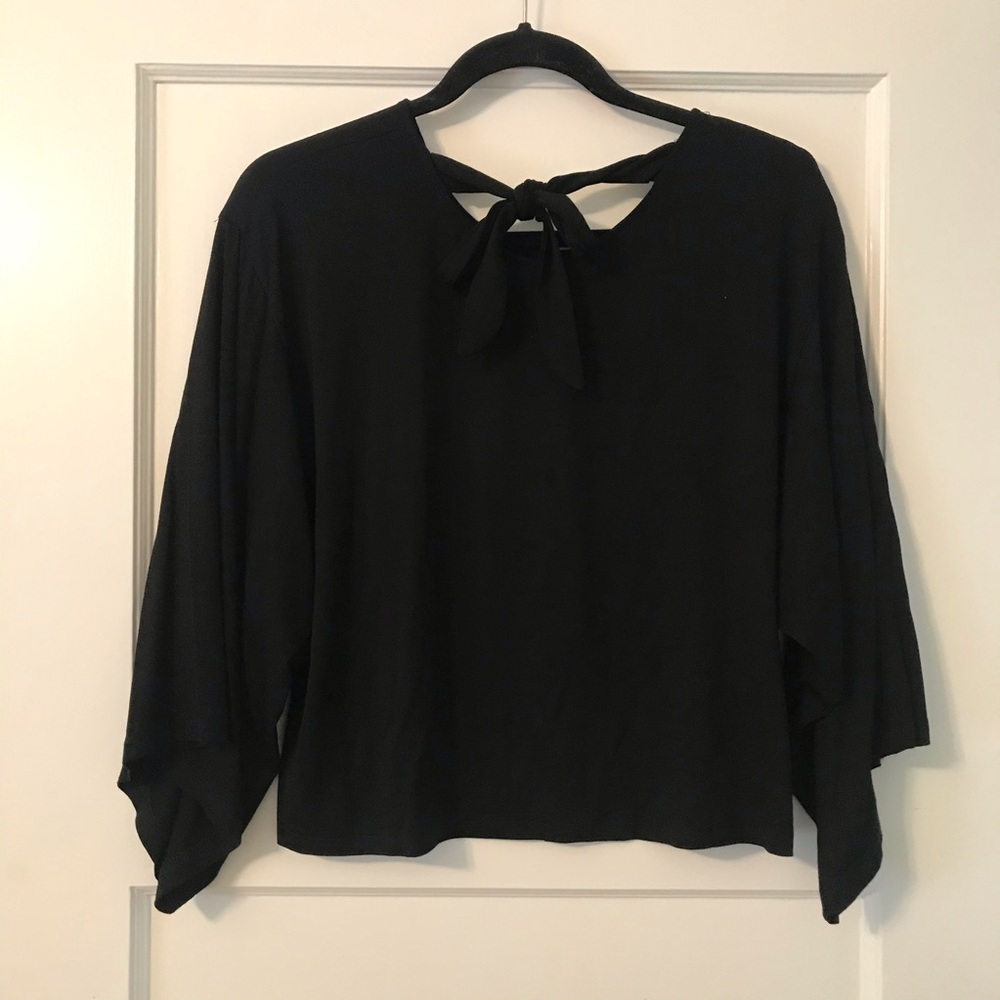 Black flowy top a/ tie accent in the back